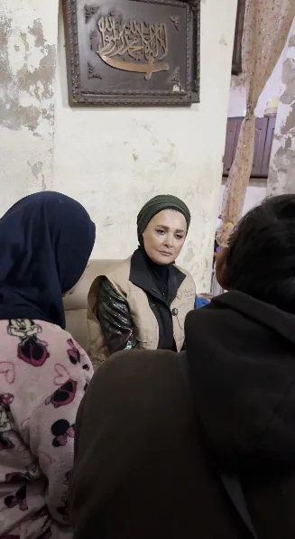 لقاء إنساني مع عائلة داخل منزلها